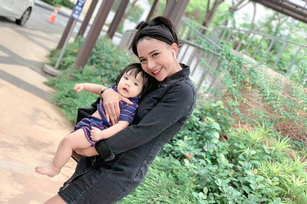 Sibuk Jadi Mama Muda, 10 Potret Terbaru Niar Prianita 'Islam KTP'