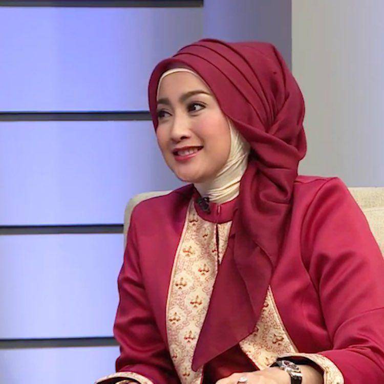 instagram/desyratnasari.officialsukabumi