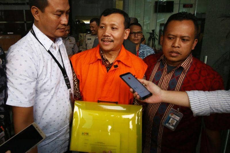 KPK Tahan Sekda Pemprov Jabar Iwa Karniwa Dalam Kasus Meikarta