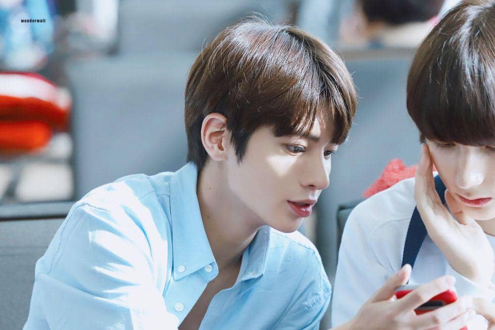 10 Idol KPop Ini Miliki Visual Bak Karakter Manga, Menawan Banget!