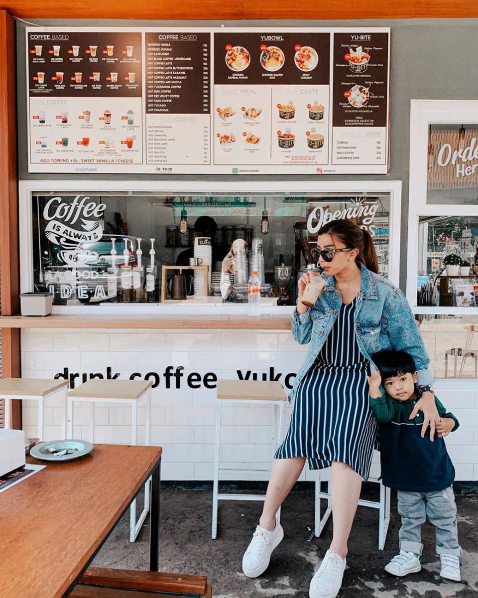 instagram.com/ayuhastari