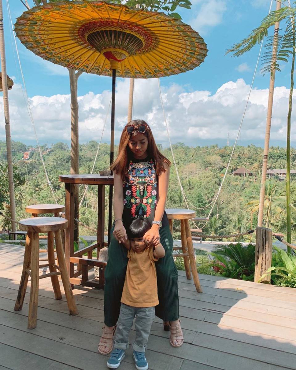 instagram.com/ayuhastari