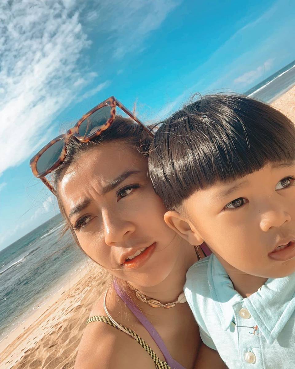 instagram.com/ayuhastari