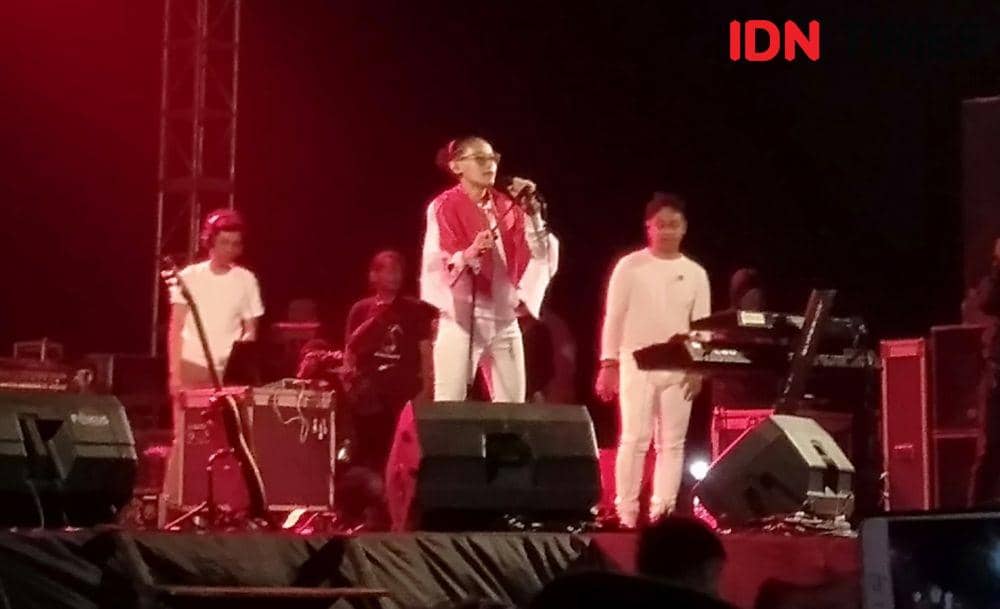 Nufi Wardhana Hipnotis Penonton Lanterue Festival 2019 Di Pantai Depok