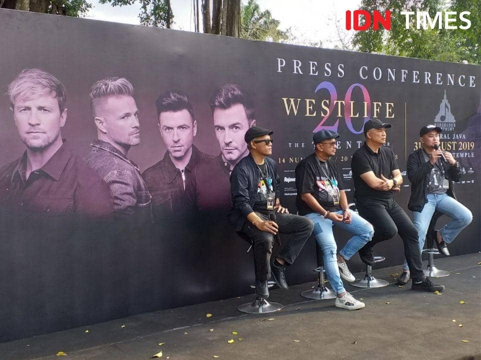 Berlatar Candi Borobudur, Westlife Hibur Penggemarnya Malam Ini