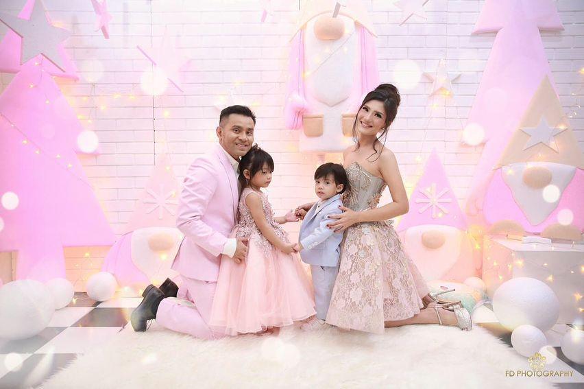 10 Potret Manis Duma Riris Momong Dua Buah Hatinya, Cleo dan Judeo