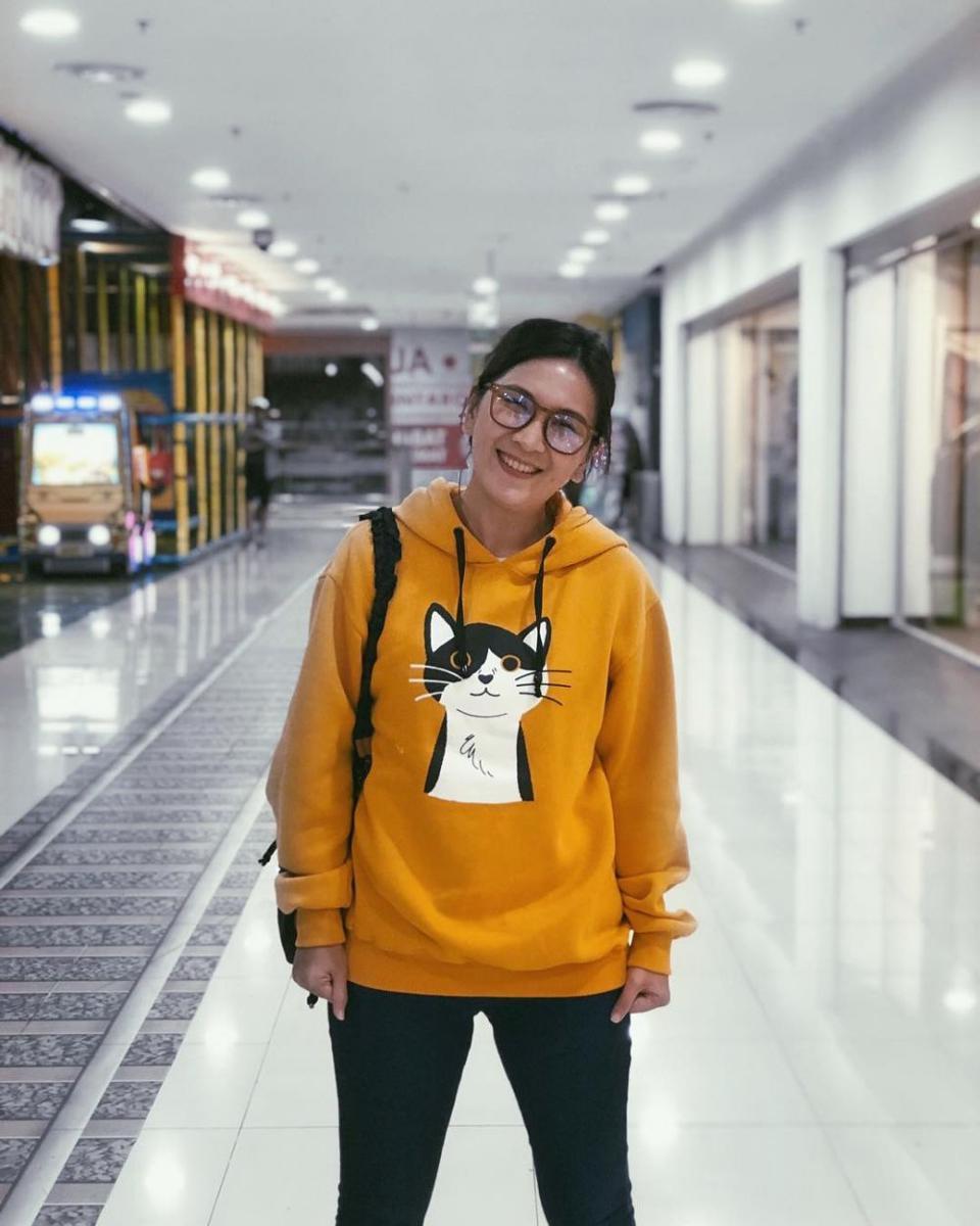 9 Gaya OOTD Simple Ala Jennifer Arnelita, Cocok Banget buat Traveling