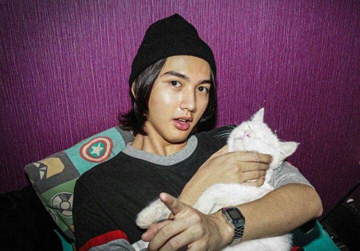 Tampil Gondrong, Berikut 9 Potret Terbaru dari Ari Irham