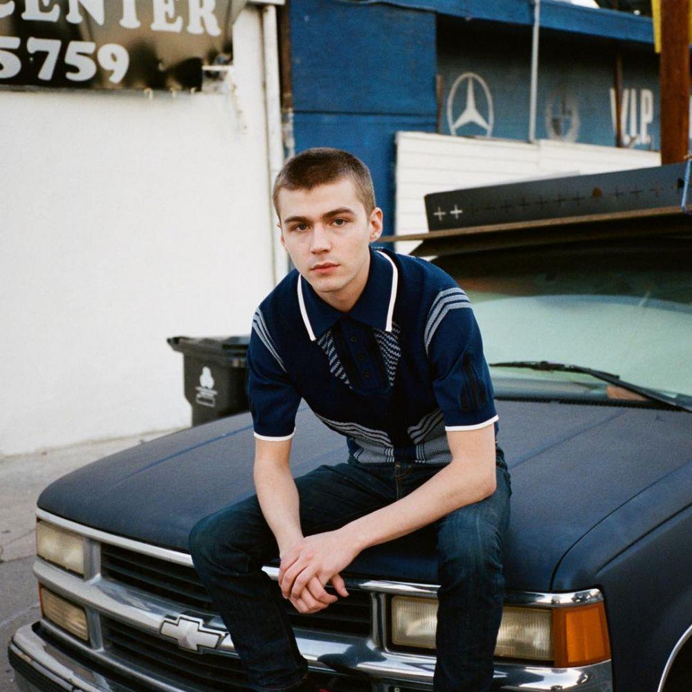 8 Fakta Miles Heizer, Si Manis Bintang Serial '13 Reasons Why'