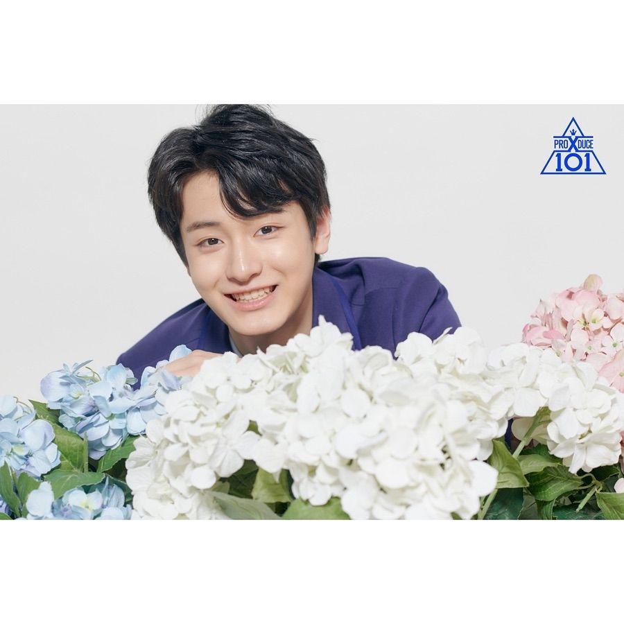 8 Potret Lee Woojin, Peserta Produce X 101 yang Sukses Curi Perhatian
