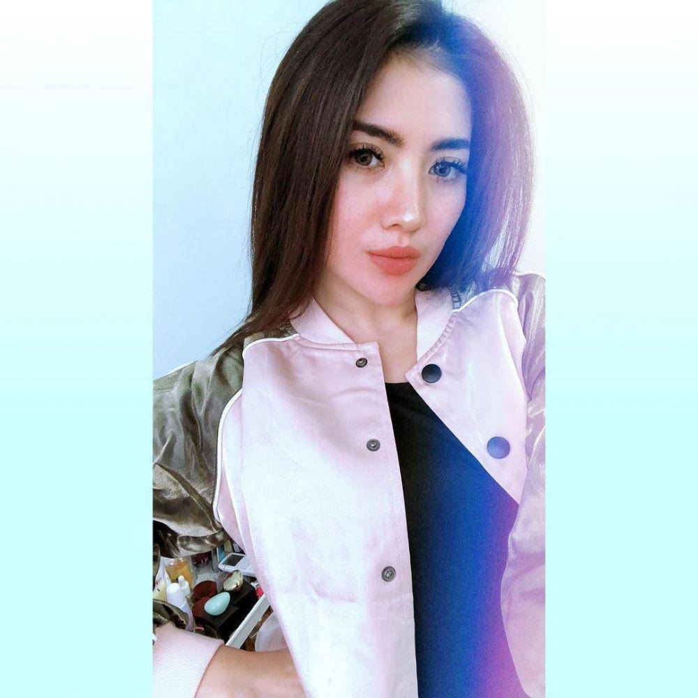 instagram.com/Mayang Naomi