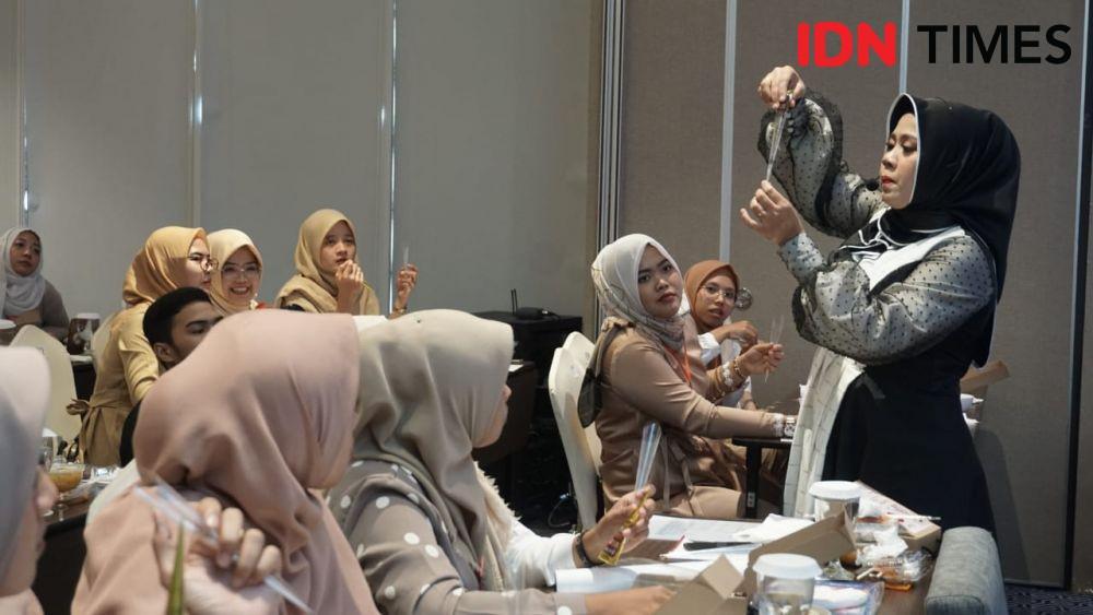Cut Meyriska pun Pakai, 5 Hal tentang Henna Jayanti Mandasari