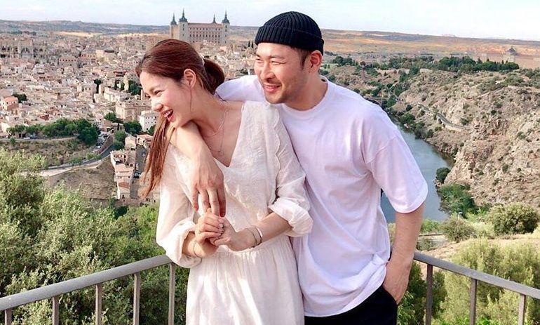 Menikah Sejak 2015, Ini 10 Potret Manis Mithra Jin Epik High dan Istri