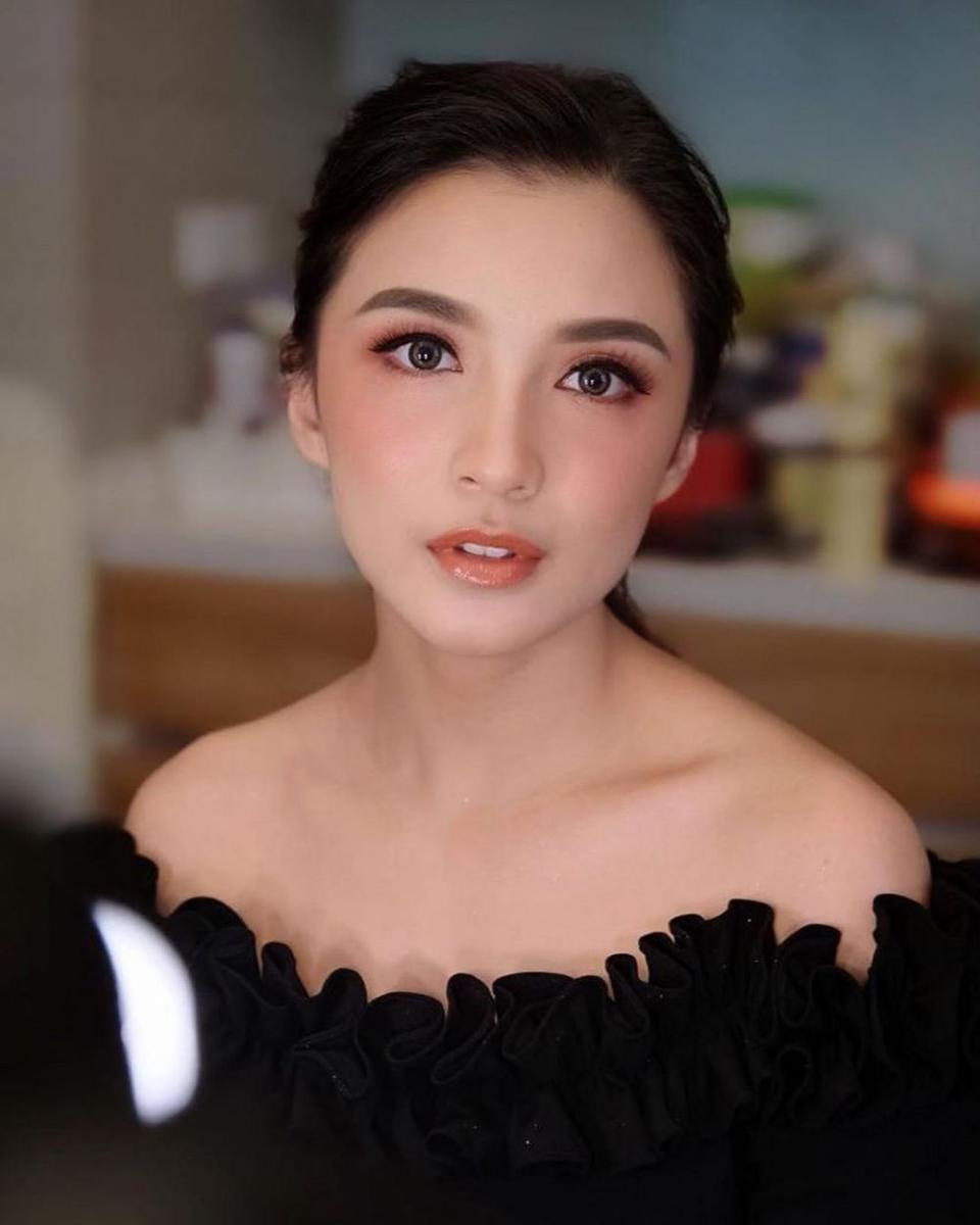 7 Potret Artis yang Punya Gigi Gingsul, Senyumnya Manis Banget!