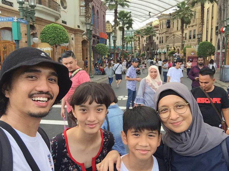 Terkenal Humble, Ini 10 Penampilan Adelia Lontoh yang Sederhana