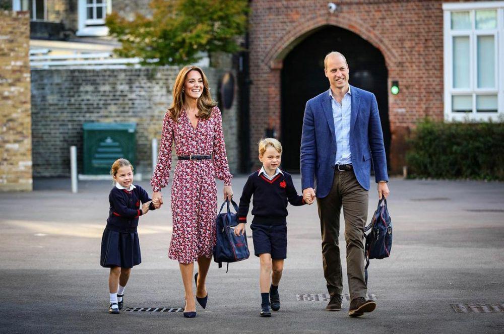 8 Foto Putri Charlotte di Hari Pertama Sekolah Bareng Pangeran George