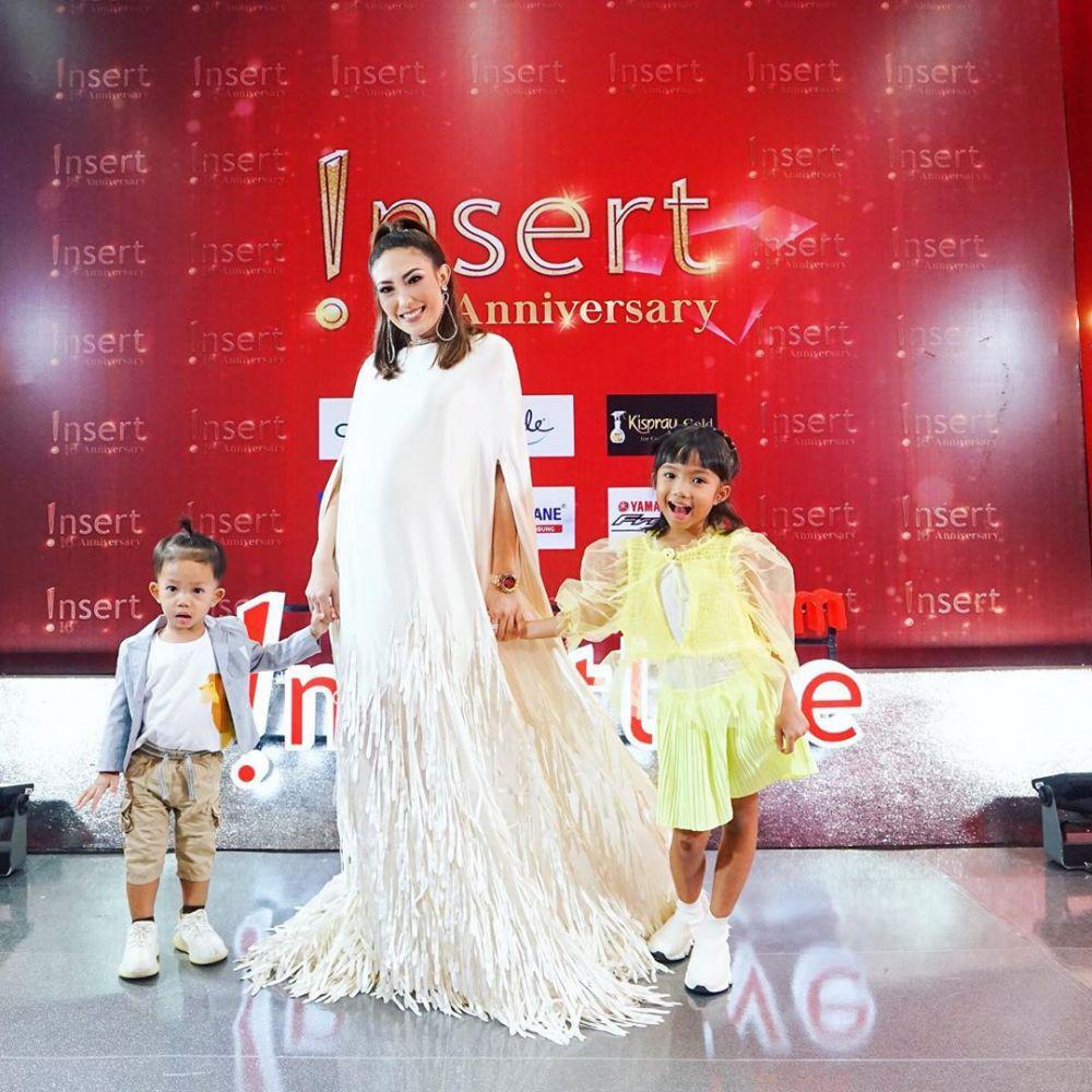Sedang Menanti Anak Ketiga, 9 Momen Manis Ayu Dewi dan Kedua Anaknya