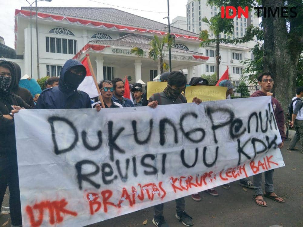 Sekelompok Masyarakat di Bandung Dukung Revisi UU KPK