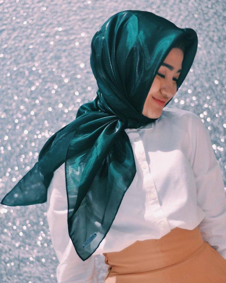 instagram.com/marcella_simon