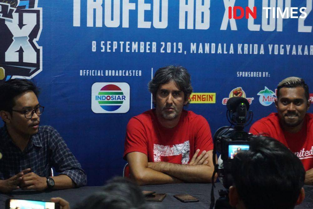 Tengah: Pelatih Bali United, Stefano "Teco" Cugurra. (IDN Times/Tunggul Kumoro)