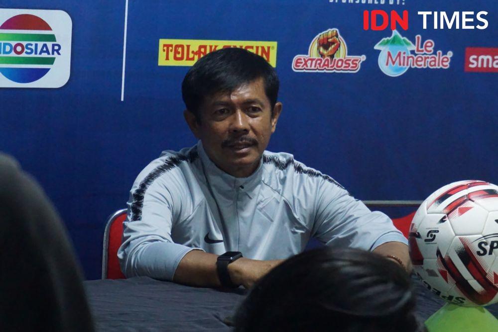 Momen Coach Indra Sjafri Hadiri Wisuda Putrinya di UII Yogyakarta