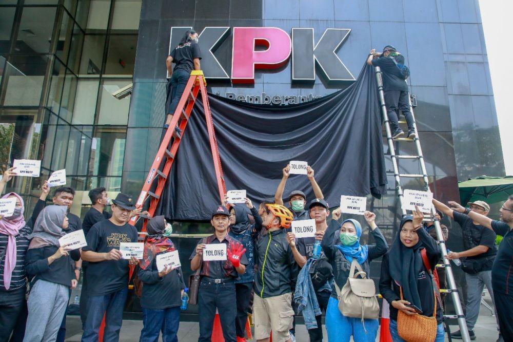 [FOTO] RIP Komisi Antirasuah!