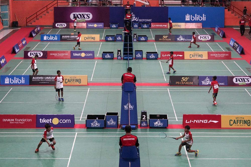 7 Macam Servis Bulu Tangkis yang Wajib Dikuasai