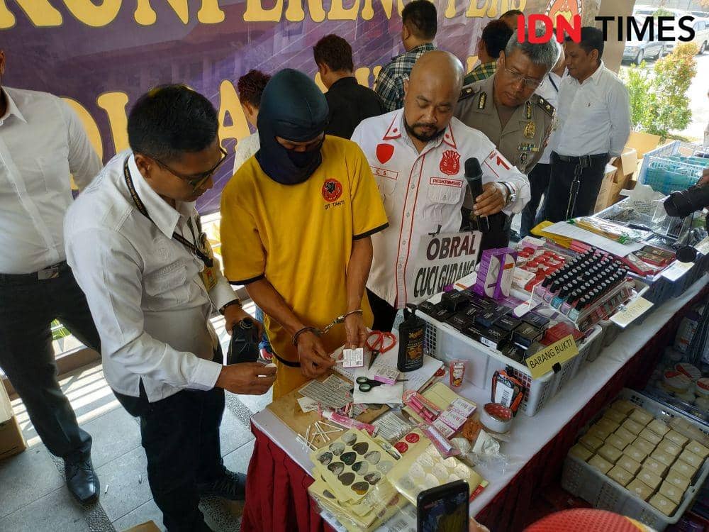 Polda Jabar Tangkap Pelaku Penjual Kosmetik Kedaluwarsa