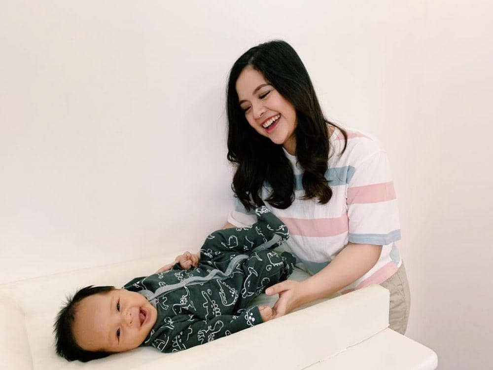 Mama Hits! Intip 10 Potret Keseruan Tasya Kamila Momong Baby Arrasya