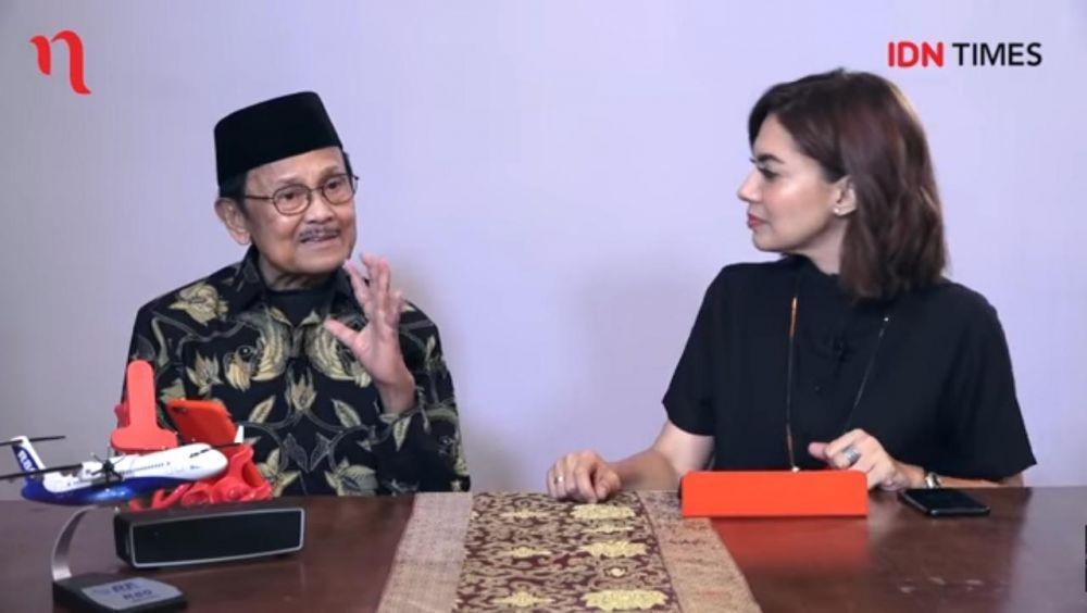 5 Pelajaran Cinta dari Habibie: Jadikan Saya Suami yang Kau Idamkan