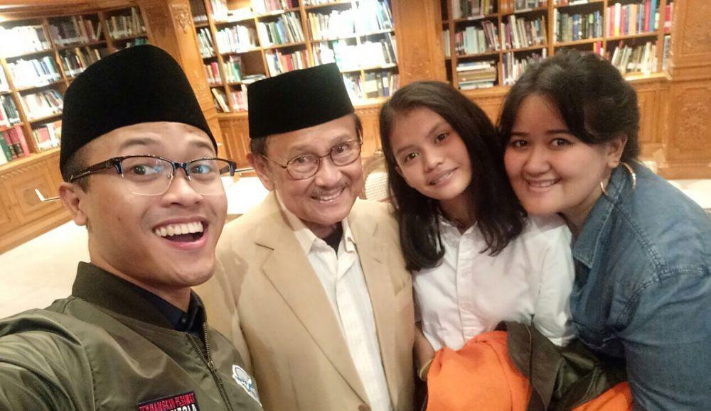 Eyang Kesayangan, 15 Kenangan Mendiang BJ Habibie & Cucu Tercinta
