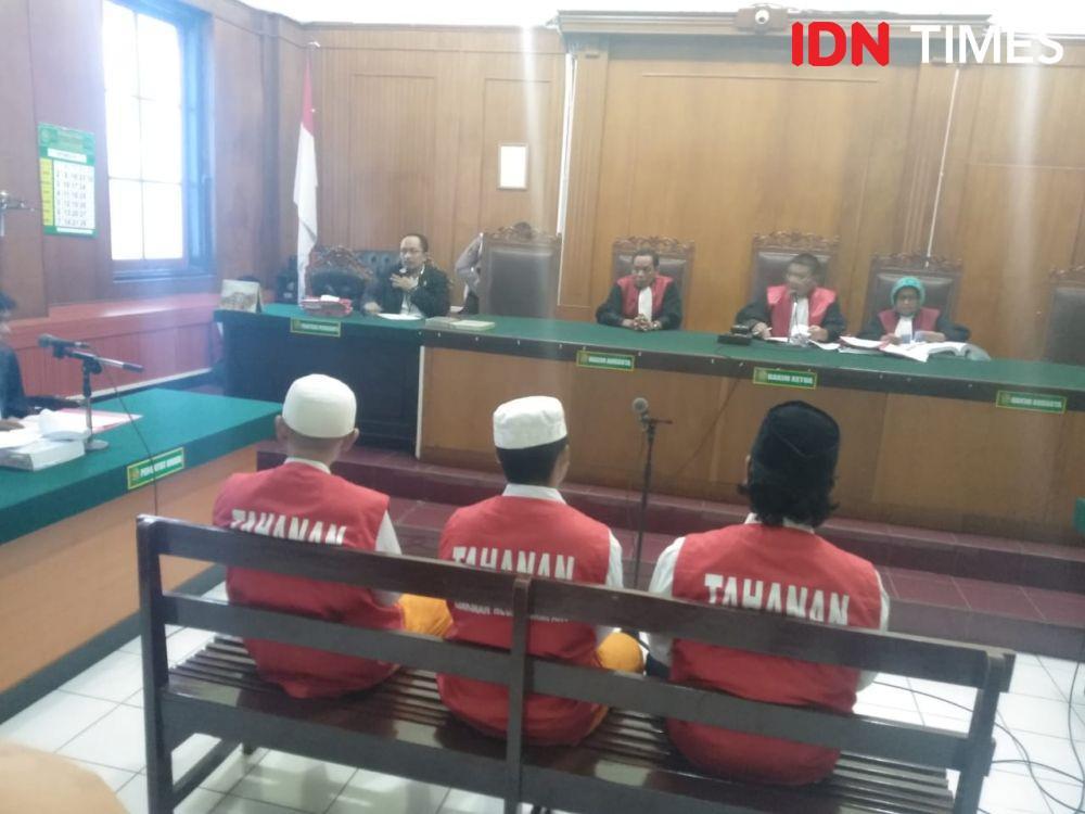 Terdakwa Pembakaran Polsek Tambelangan Jalani Sidang Perdana