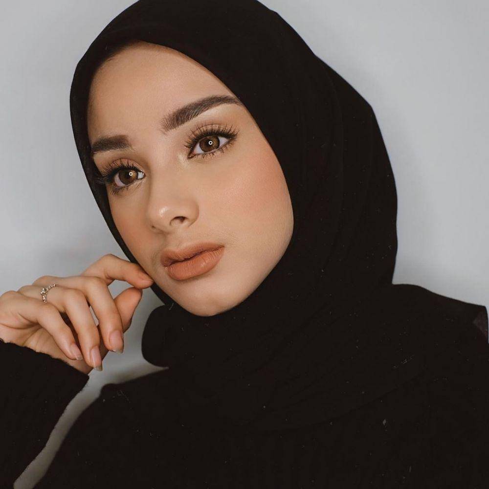instagram.com/ghina