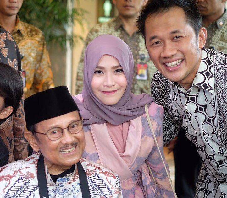 instagram.com/hanungbramantyo