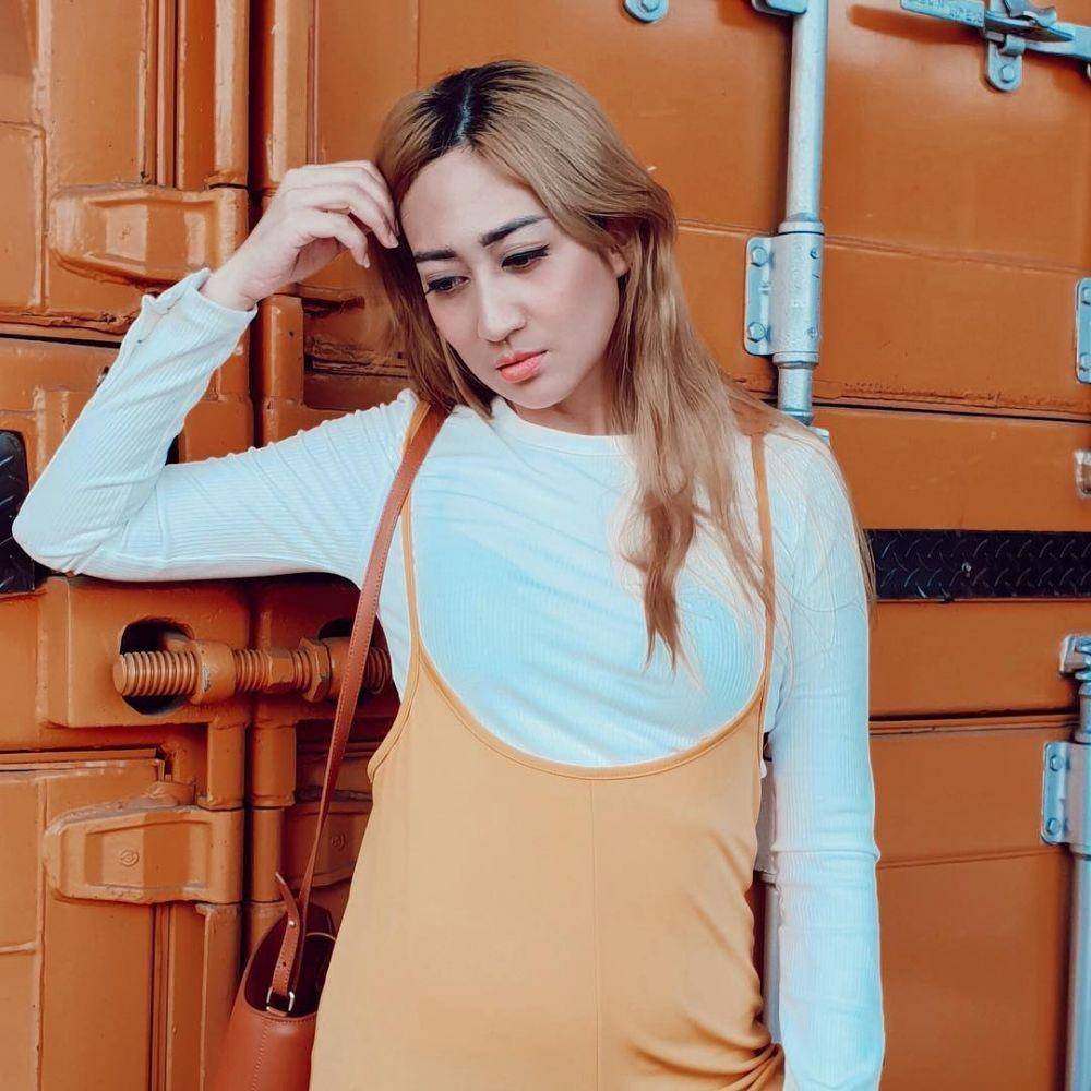 instagram.com/akuhelmalia