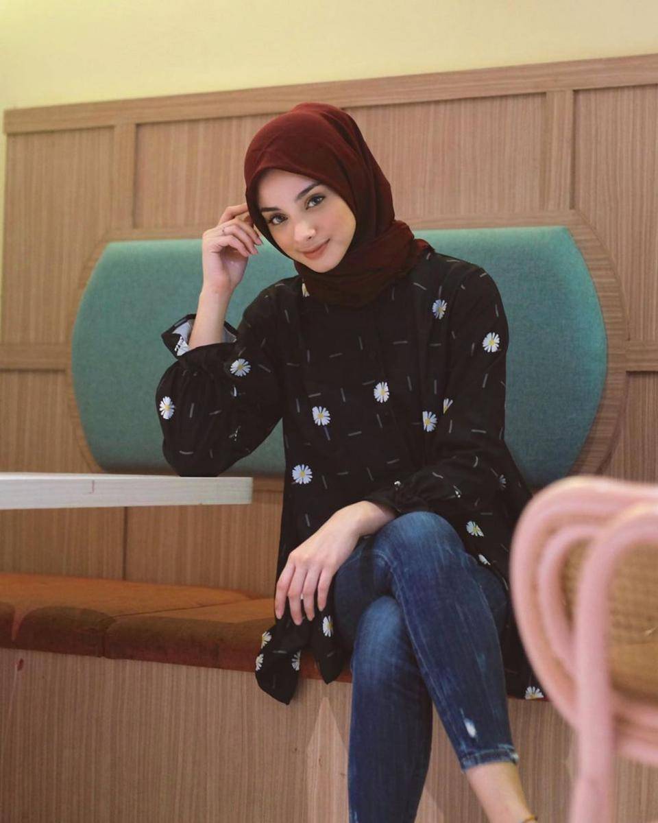instagram.com/ghina