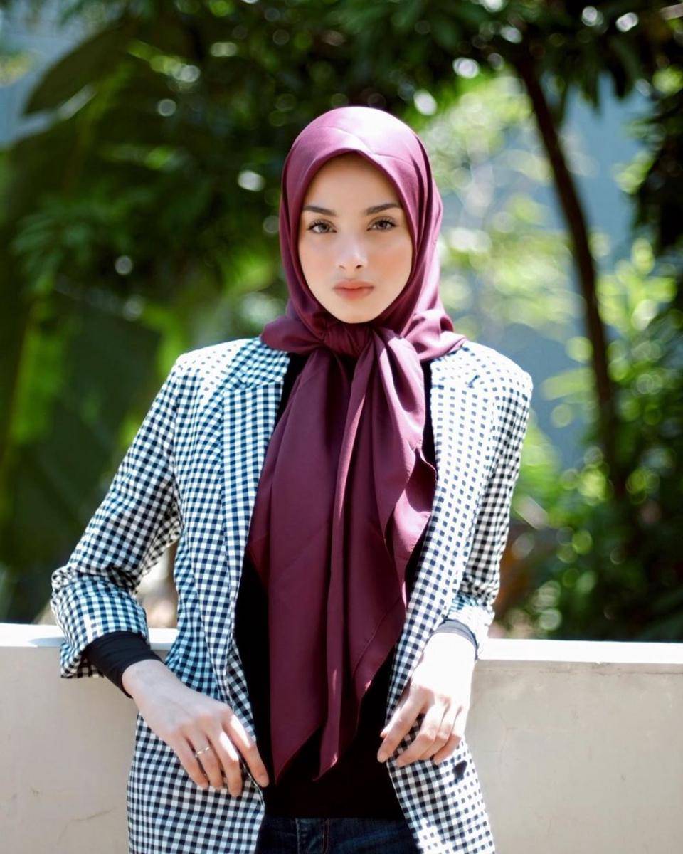 instagram.com/ghina