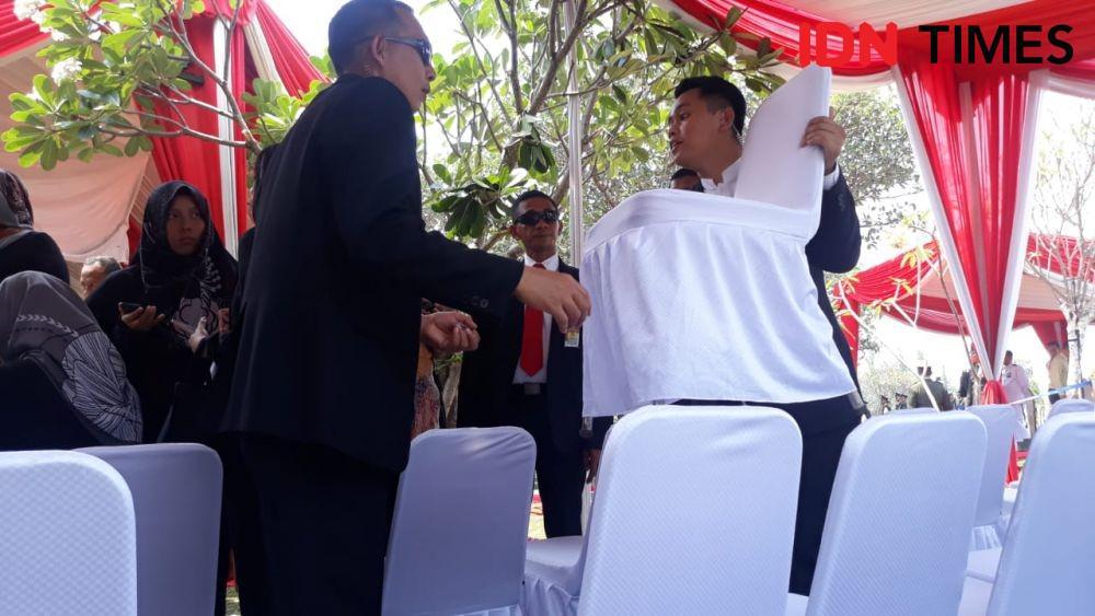 Sibuknya Paspampres Atur Kursi untuk Pejabat Jelang Pemakaman Habibie