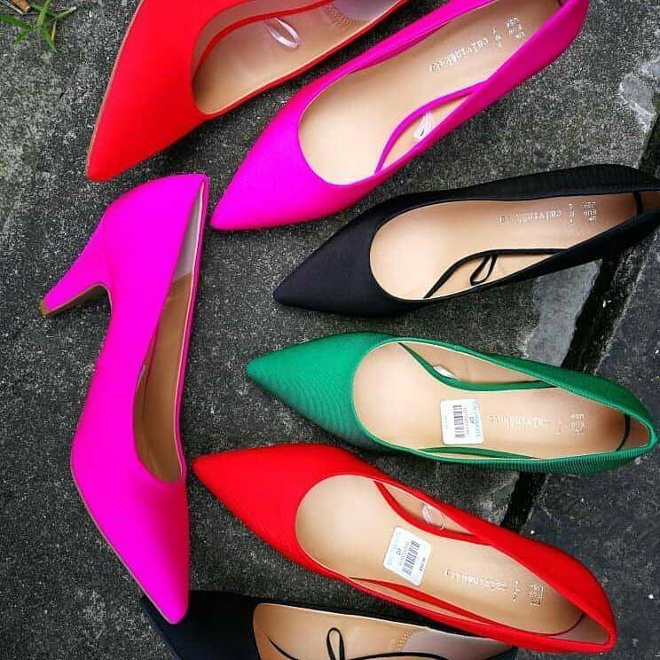 pointed shoes (Instagram.com/ladyplookbook)