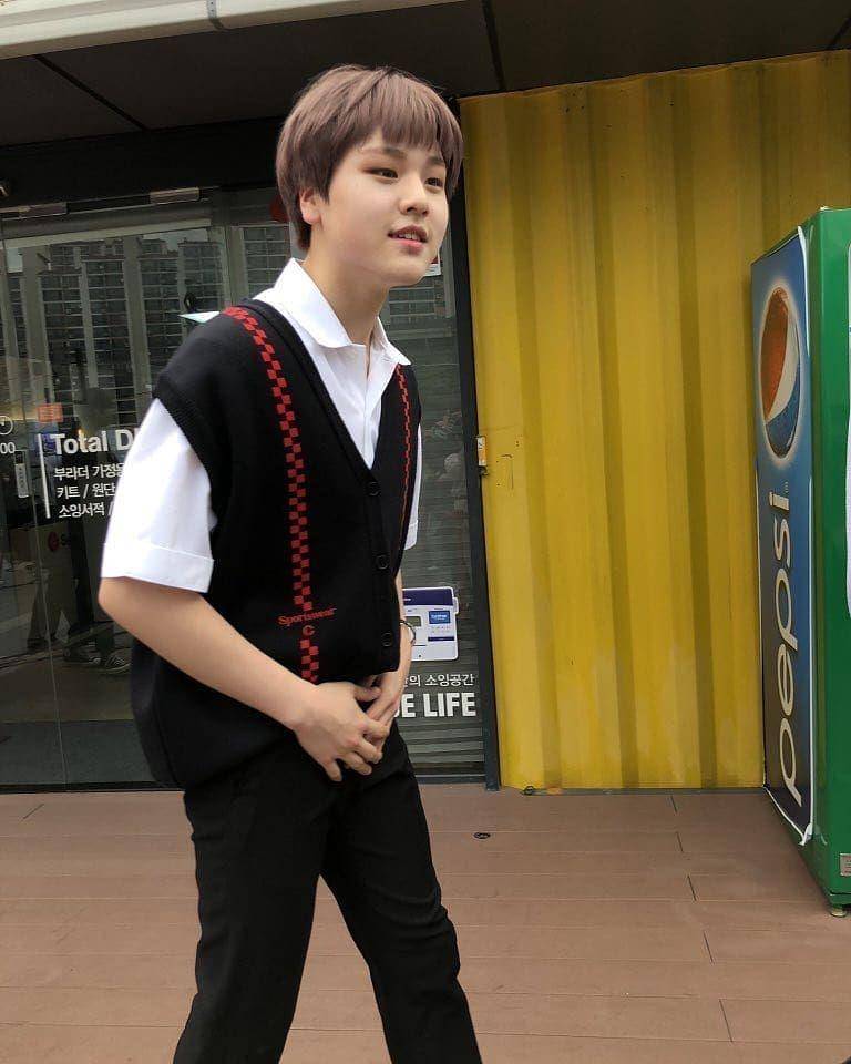 Instagram.com/official.dohyon