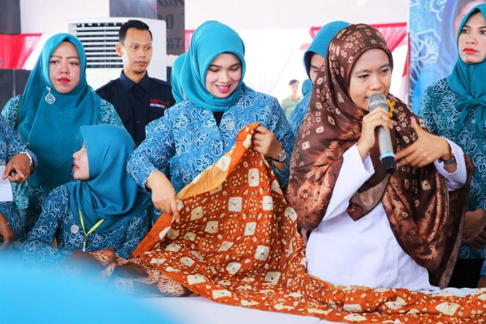 Kain Jumputan Gambo Muba, Berinovasi Pakai Pewarna dari Limbah Gambir