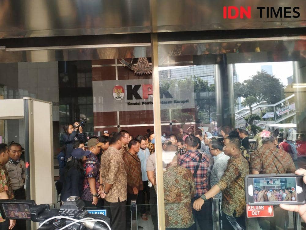 (Para pegawai KPK diminta tetap berada di dalam gedung agar tidak terprovokasi) IDN Times/Aldzah Fatimah