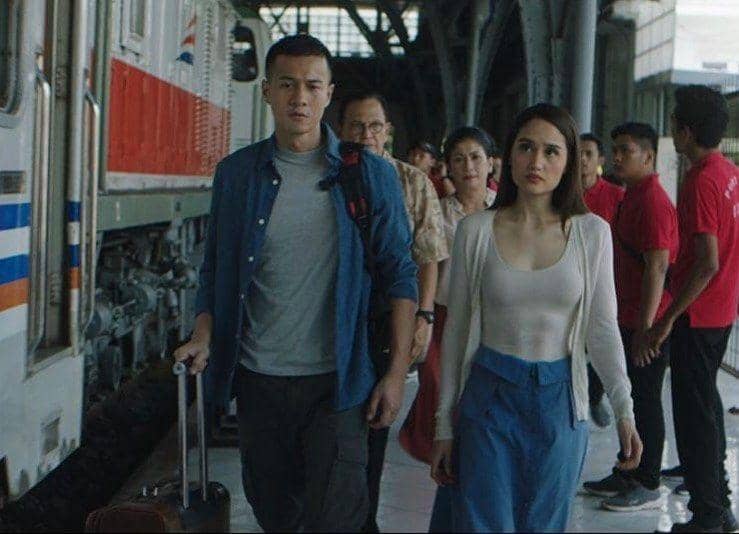 Bikin Iri Maksimal, 10 Potret Cinta Laura dengan Perut Kotak-kotak