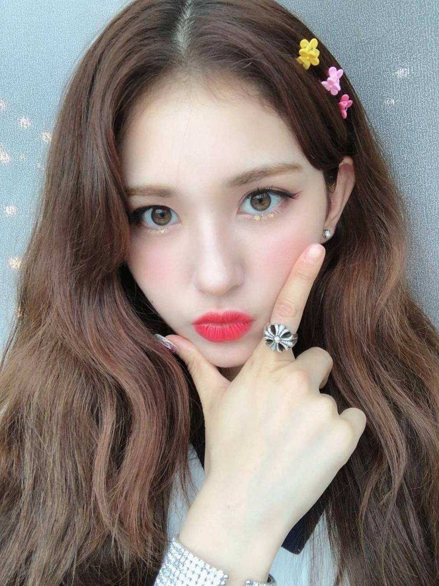 twitter.com/somi_official_