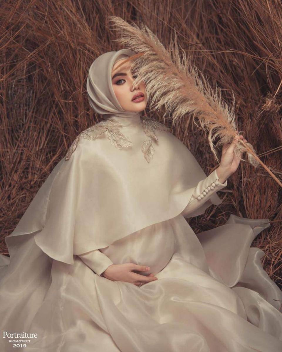 instagram.com/kartikaputriworld