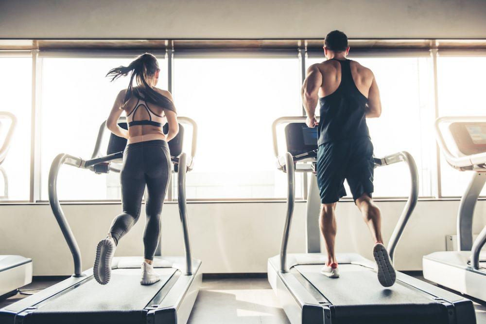 8 Kesalahan Menggunakan Treadmill yang Paling Sering Dilakukan