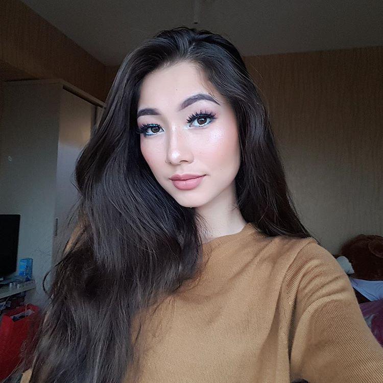 Referensi 9 Style Devina Aureel, dari Kasual Hingga Paling Nyeleneh