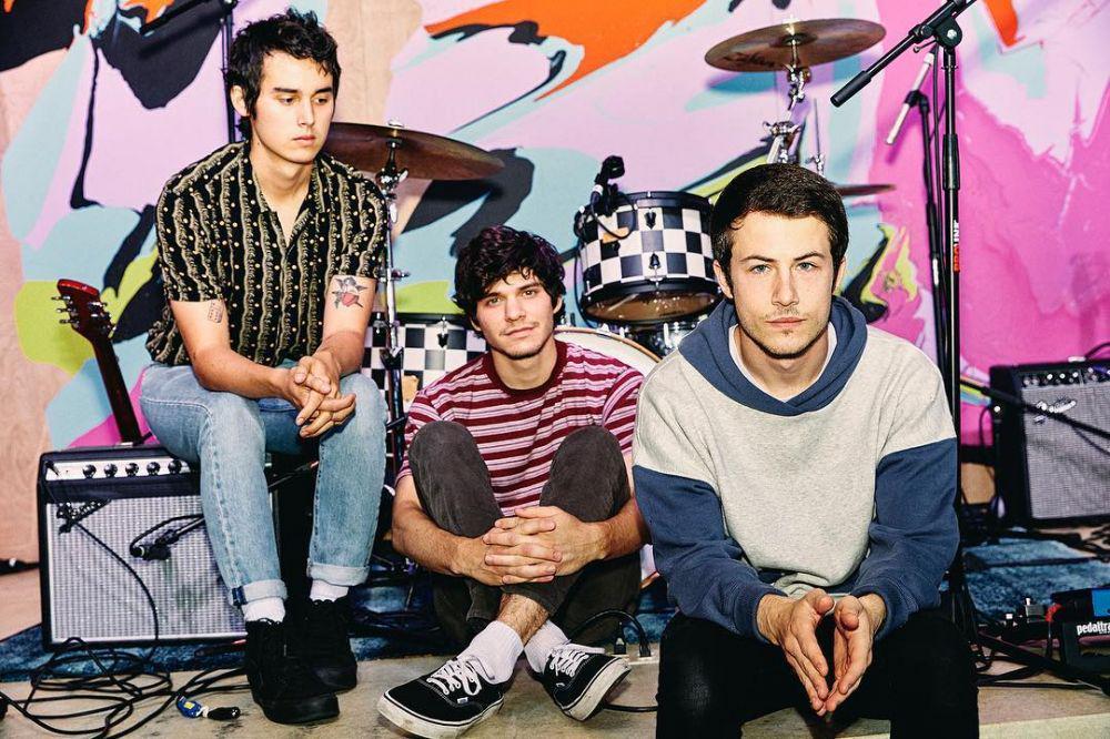 5 Aktor Serial Barat Ini Ternyata Personel Band, Keren Banget!