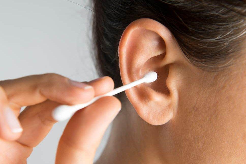 5 Cara Aman Membersihkan Telinga, Jangan Pakai Cotton Bud!
