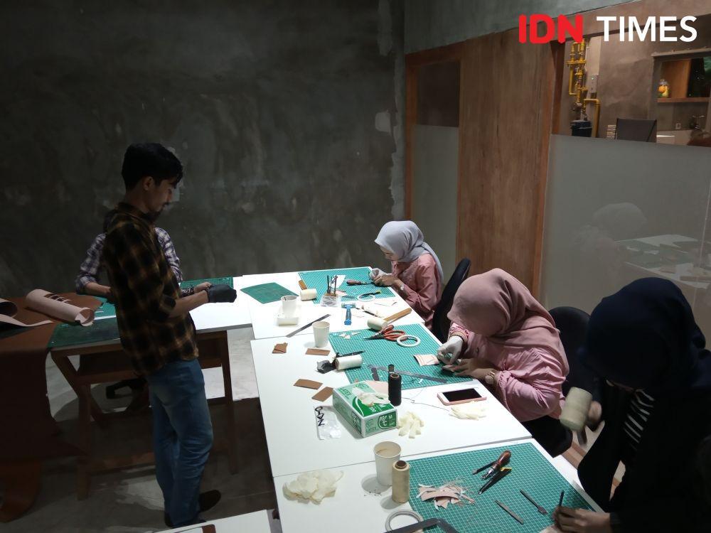 Lokakarya SHOW di Makassar Fokus Kembangkan Kerajinan Tas Kulit